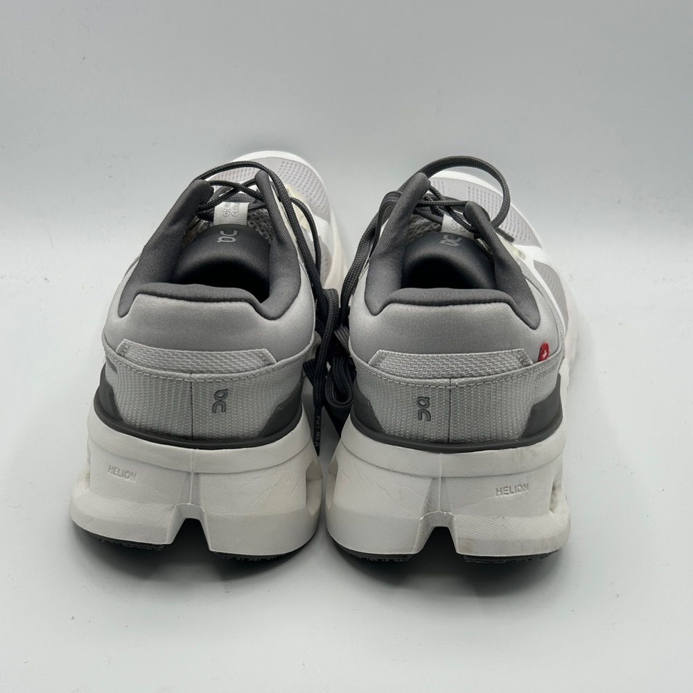 On Running Cloudstratus women’s 9 White and Gray Shoes S22 - Picture 2 of 8